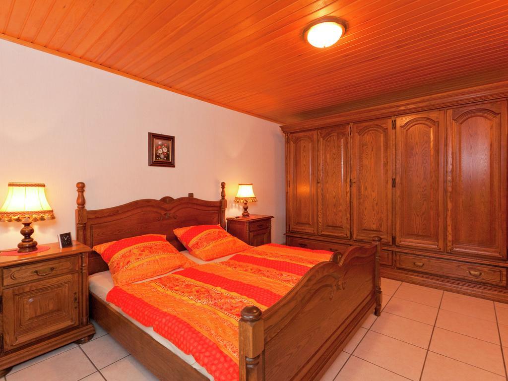 Apartment In Eifel With Children S Playground Lirstal Bagian luar foto