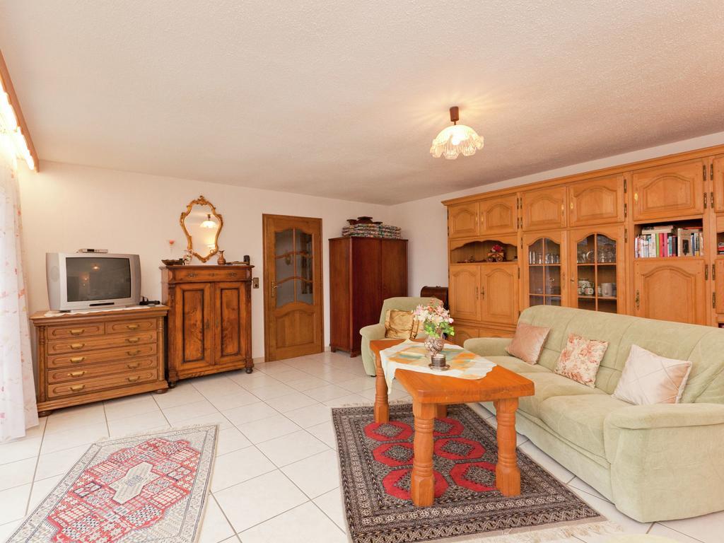 Apartment In Eifel With Children S Playground Lirstal Bagian luar foto